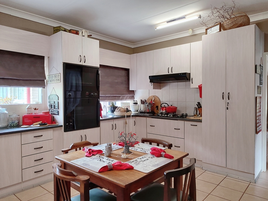 4 Bedroom Property for Sale in Wilkoppies North West
